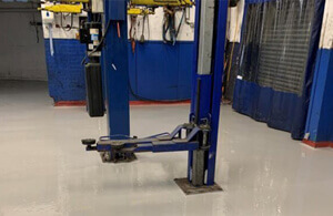 industrial floor epoxy coating incorporated in the flooring systems of a car rental agency by Advanced Resin Technologies
