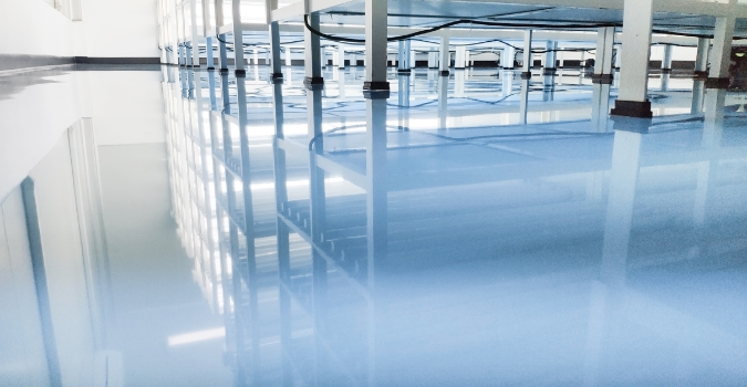 A blue and glossy epoxy floor in a lab in the Pharmaceutical industry.